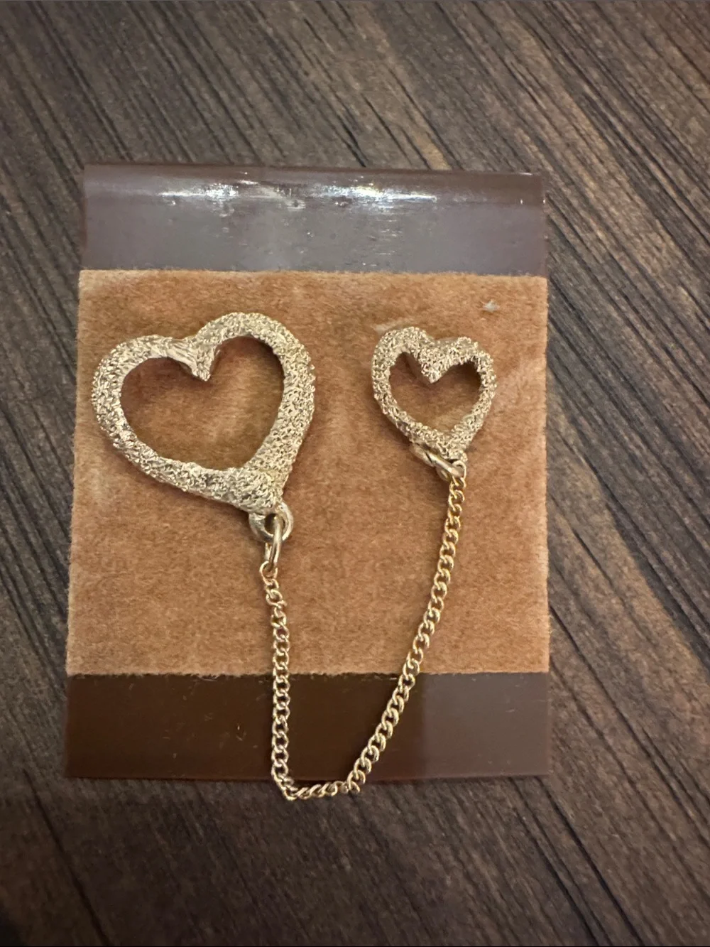 Gold Heart Link Brooch - Elegant Heart-Shaped Chain Accent - NWT